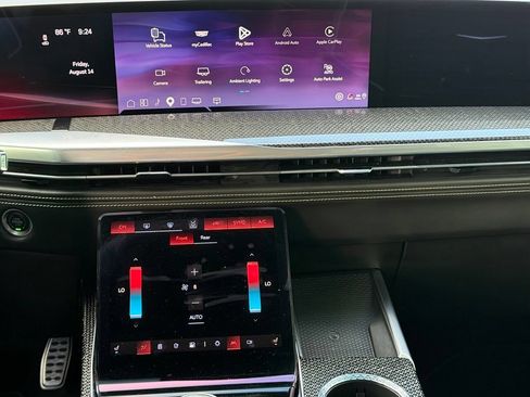 Used 2025 Cadillac Escalade ESV V AWD/4WD image 28