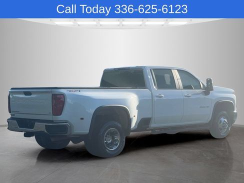 Used 2025 Chevrolet Silverado 3500 LT AWD/4WD image 5