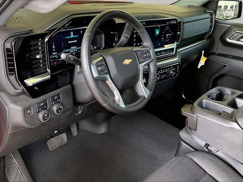 Used 2023 Chevrolet Silverado 1500 LT AWD/4WD image 17