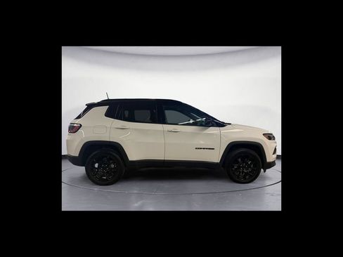 Used 2024 Jeep Compass Latitude w/ Convenience Group AWD/4WD image 7