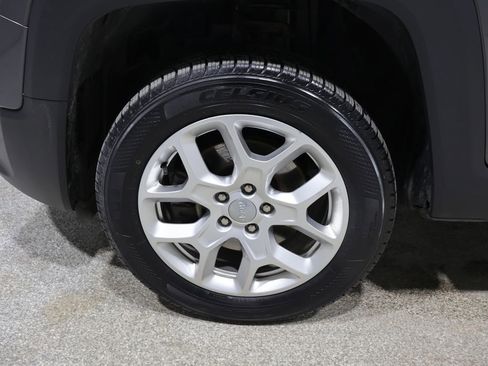 Certified 2018 Jeep Renegade Latitude w/ UConnect 8.4 Nav Group AWD/4WD image 9