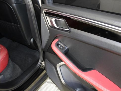 Used 2019 Porsche Macan S image 35
