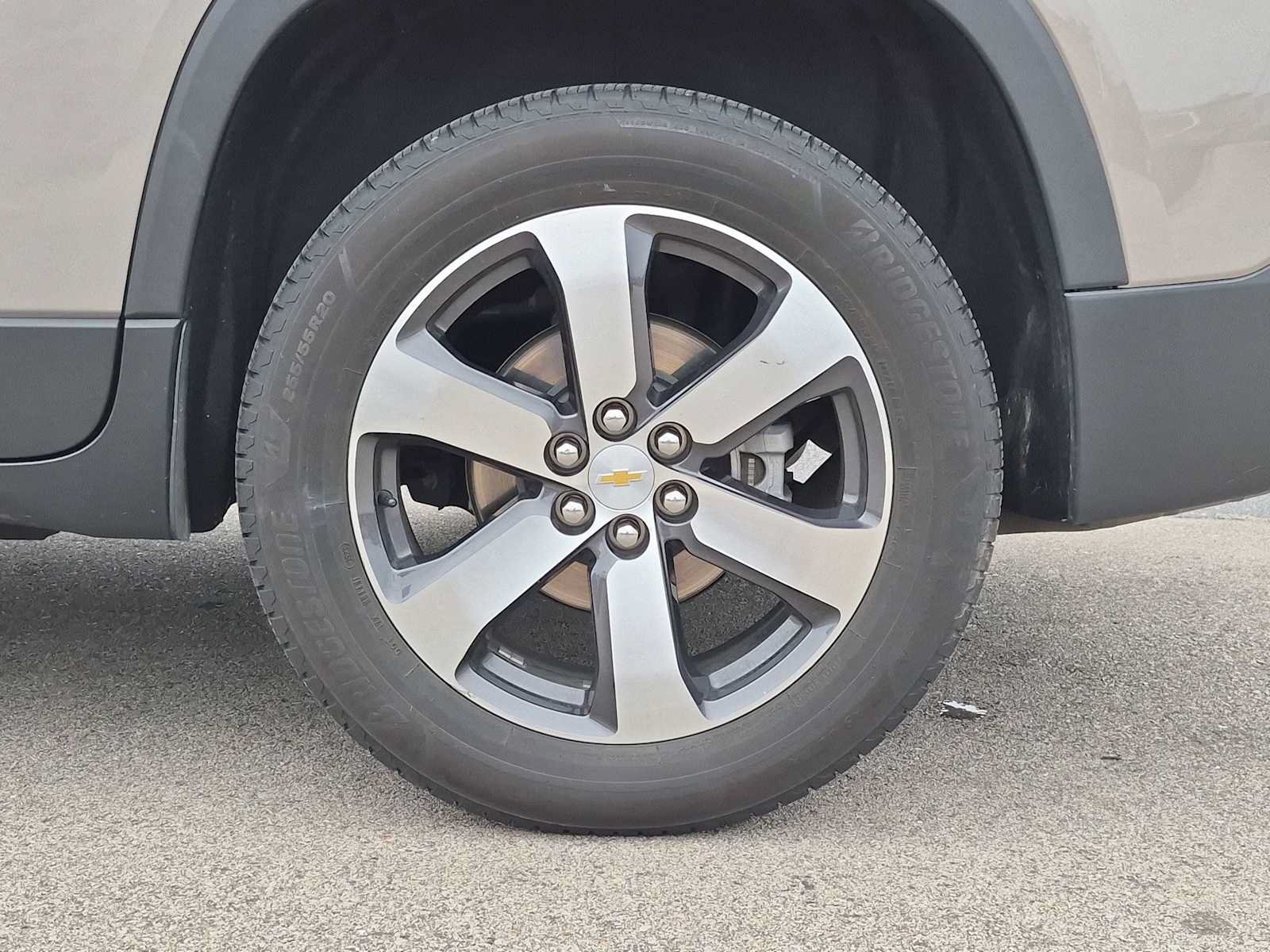 Used 2018 Chevrolet Traverse LT w/ LPO, Floor Liner Package FWD image 14