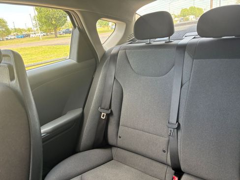 Used 2025 Kia K4 LXS image 38