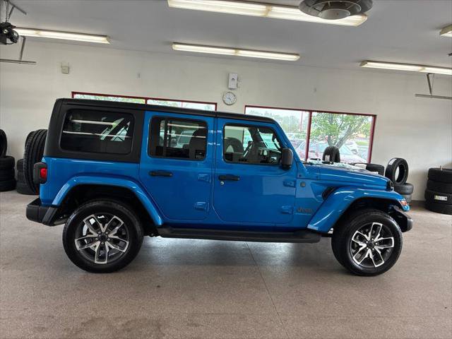 Certified 2024 Jeep Wrangler Unlimited w/ Convenience Group AWD/4WD image 40