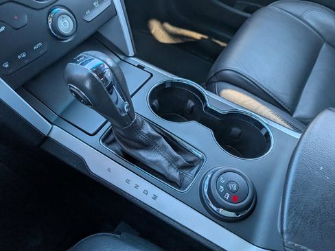 Used 2015 Ford Explorer XLT w/ Equipment Group 202B image 23