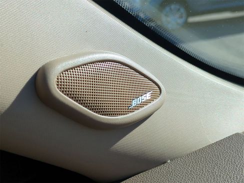 Certified 2011 GMC Yukon SLE image 21