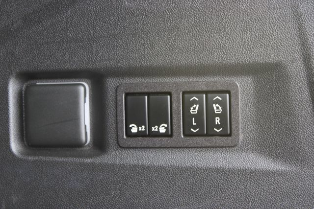 Used 2023 GMC Yukon AT4 w/ AT4 Premium Package AWD/4WD image 9