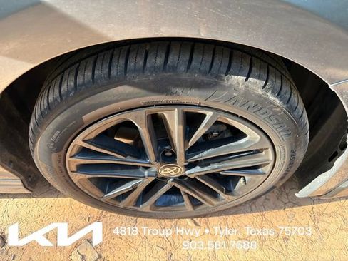 Used 2025 Toyota Camry SE FWD image 15