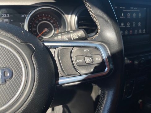 Used 2020 Jeep Wrangler Unlimited Sahara image 10