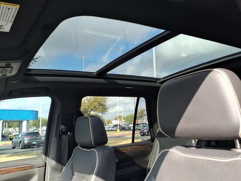 Used 2021 Chevrolet Tahoe Premier w/ Premium Package RWD image 19