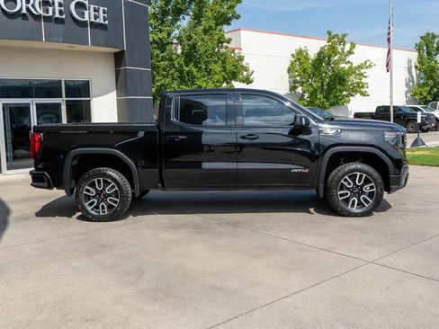 Used 2022 GMC Sierra 1500 AT4 w/ AT4 Premium Package AWD/4WD image 8