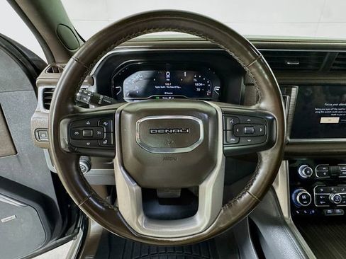 Used 2023 GMC Yukon XL Denali image 9