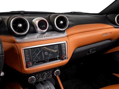 Certified 2016 Ferrari California T RWD image 31