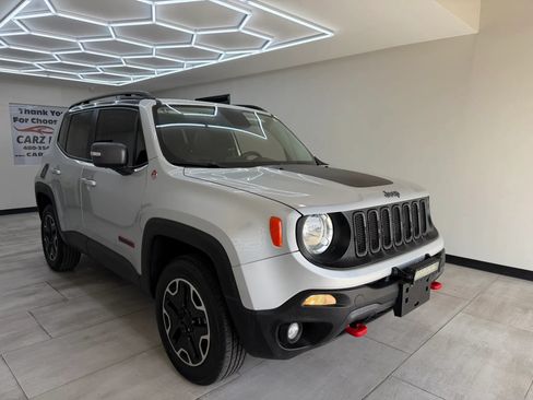 Used 2016 Jeep Renegade Trailhawk w/ Premium Trailhawk Package AWD/4WD image 10