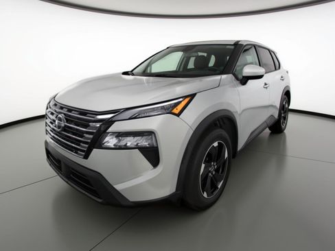 Used 2025 Nissan Rogue SV image 3