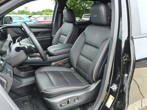 Used 2026 Buick Enclave Sport Touring w/ LPO, All-Weather Package AWD/4WD image 9