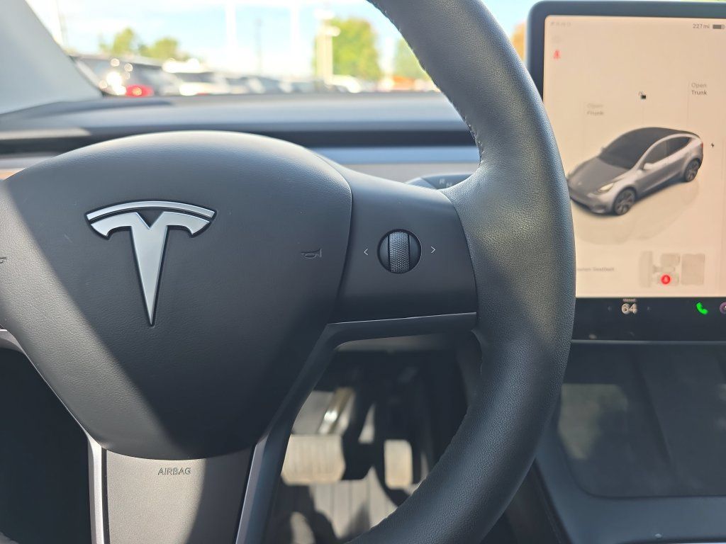 Used 2024 Tesla Model Y Long Range AWD/4WD image 27