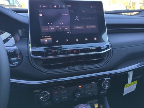 New 2026 Jeep Compass Latitude image 12