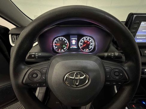 Used 2022 Toyota RAV4 LE AWD/4WD image 12