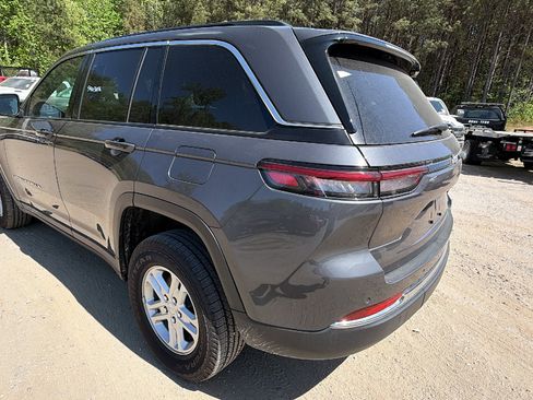 Certified 2025 Jeep Grand Cherokee Laredo RWD image 10