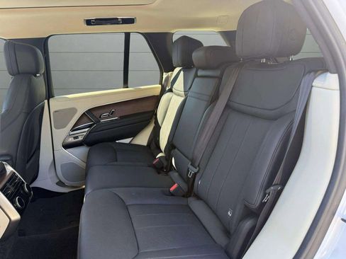 Used 2023 Land Rover Range Rover SE image 16