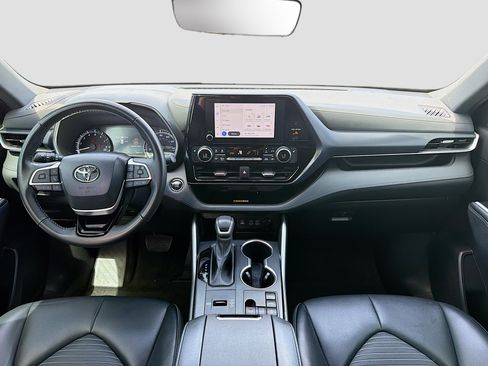 Used 2023 Toyota Highlander FWD image 16