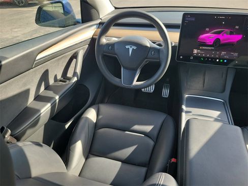 Used 2023 Tesla Model Y Performance image 8