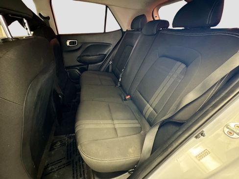 Used 2022 Hyundai Venue SEL image 16