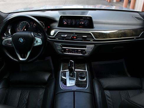Used 2017 BMW 750i RWD image 39