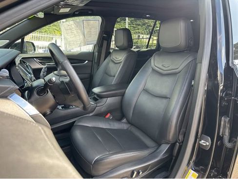 Used 2020 Cadillac XT6 Premium Luxury image 23