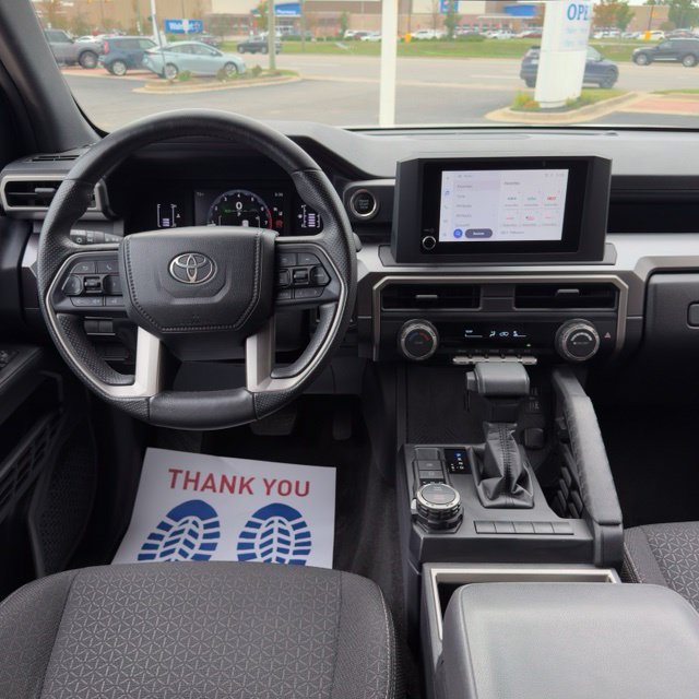 Used 2025 Toyota 4Runner SR5 AWD/4WD image 15
