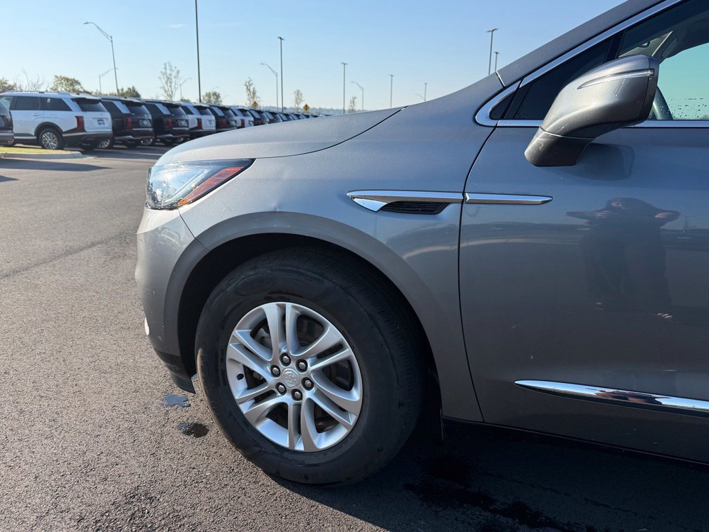 Used 2019 Buick Enclave Essence AWD/4WD image 32