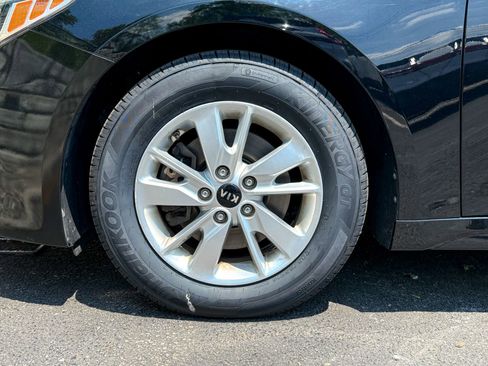 Used 2017 Kia Optima LX FWD image 9