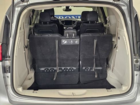 Used 2020 Chrysler Pacifica Touring-L Plus image 32
