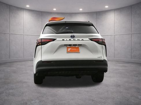 Used 2022 Toyota Sienna LE FWD image 37