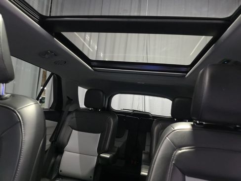Used 2024 Ford Explorer XLT w/ Equipment Group 202A AWD/4WD image 17