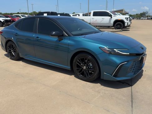 Used 2025 Toyota Camry XSE FWD image 3