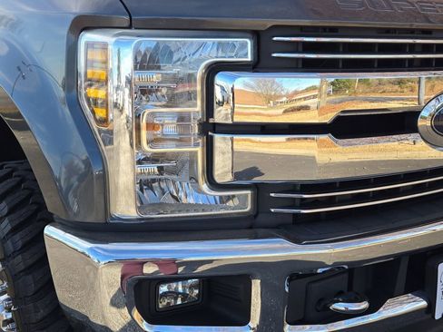 Used 2019 Ford F250 Lariat w/ Chrome Package image 3