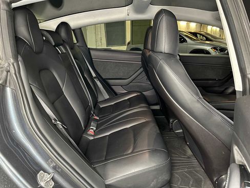 Used 2019 Tesla Model 3 Standard Range image 14