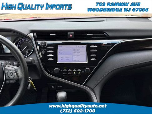 Used 2018 Toyota Camry LE FWD image 30