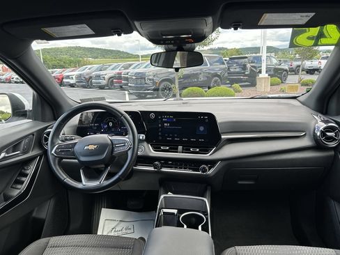 Used 2025 Chevrolet Equinox LT AWD/4WD image 16