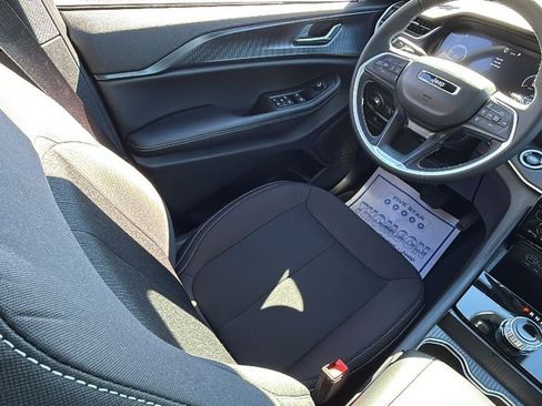 New 2025 Jeep Grand Cherokee L Laredo image 16