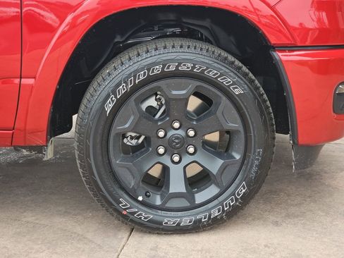 New 2026 RAM 1500 4x4 Crew Cab image 39