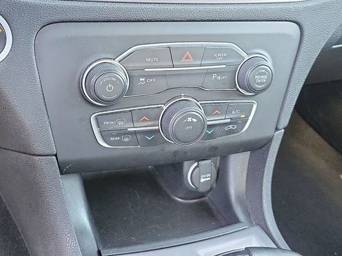 Used 2023 Dodge Charger SXT image 17