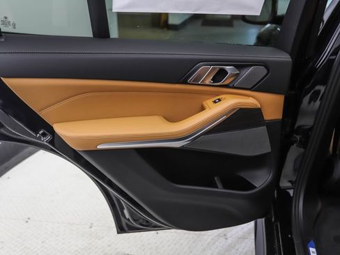 Used 2026 BMW X5 xDrive50e w/ M Sport Package image 19