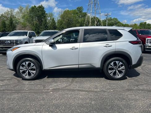 Used 2023 Nissan Rogue SV FWD image 5