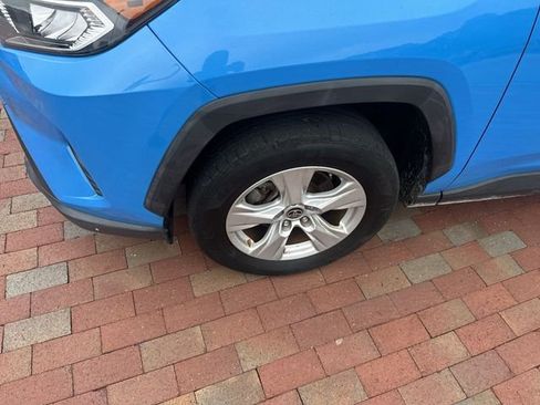 Used 2019 Toyota RAV4 XLE FWD image 2