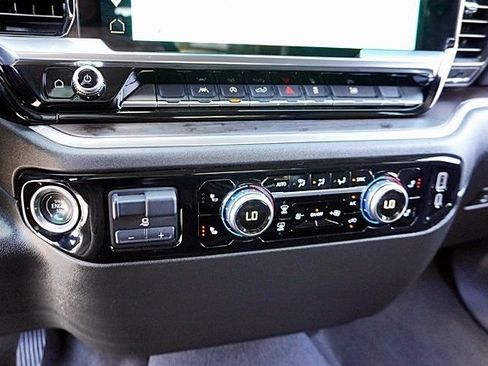 Used 2025 GMC Sierra 1500 SLT AWD/4WD image 43