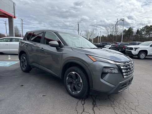 Used 2025 Nissan Rogue SV image 7